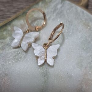 ♡♡♡Elegant Gold and White Butterfly Earrings